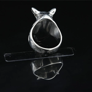 Retro silver rhinoceros head ring for men in punk rock style with mirror reflection