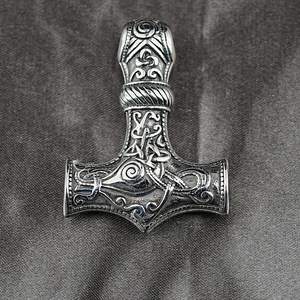 Collier marteau de Thor Mjölnir nordique en acier titane vintage avec motifs celtes