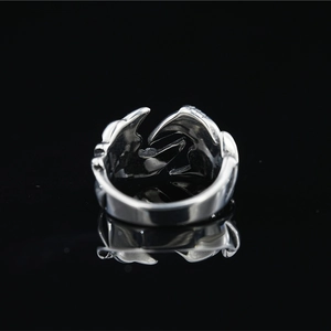 Anello aperto vintage da uomo in acciaio al titanio con design a artiglio di drago