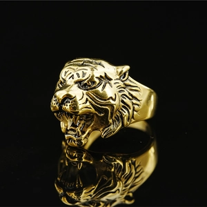 Mens hip hop golden lion head ring with realistic carved details in stainless steel