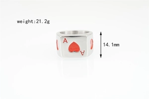 Details des Herz-Ass-Rings mit rotem Emaille-Herz und 14,1 mm breitem Band