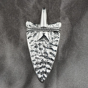 Vintage silver arrowhead pendant necklace with hammered texture for men