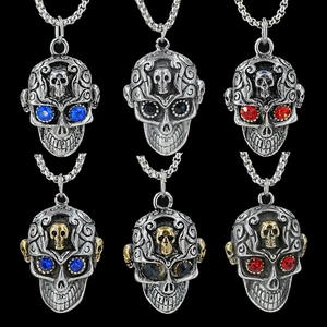 Collier Pendentif Tête de Mort en Acier Titane Vintage pour Hommes Gothic Punk Yeux en Strass Bijoux Vieillis Pendentif Et Chaîne