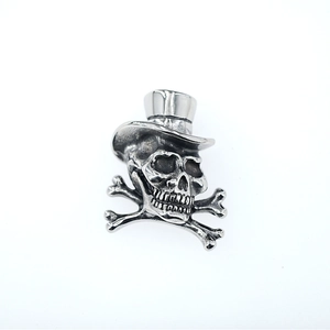 Pendentif crâne punk rétro avec chapeau et os croisés en finition acier vintage