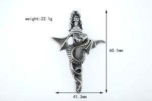Detaillierte Maße des Gothic Drachenschwert-Anhängers mit 60,1 mm Höhe und 41,3 mm Breite