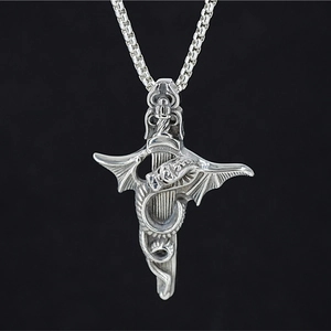 Gothische Drachen Schwert Kreuz Halskette aus Edelstahl Retro Silberton Punk Schmuck für Herren und Damen tägliche Mode Accessoires