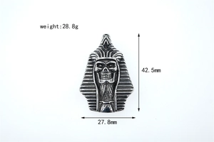 Vue détaillée du pendentif crâne de pharaon égyptien avec dimensions et poids indiqués