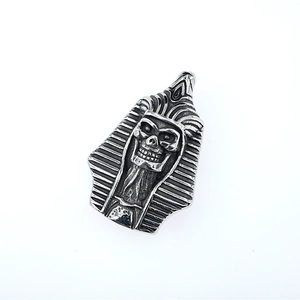 Pendentif crâne de pharaon en argent oxydé vintage avec détails égyptiens gravés