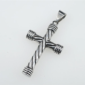 Pendentif croix torsadée en argent classique avec texture spirale pour hommes et femmes