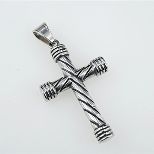 Collier croix torsadée en argent classique avec texture spirale pour hommes et femmes