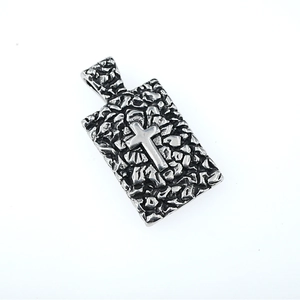 Collier pour homme en acier inoxydable avec pendentif croix texturé et finition argentée