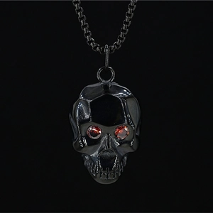 Collier tête de mort gothique en métal noir avec yeux en zircon rouge et chaîne à maillons