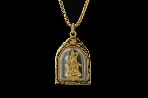 Detailliertes Relief des Guanyin Bodhisattva Goldanhängers in einem transparenten Gehäuse