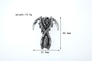 Close-up of gothic grim reaper skull pendant with dimensions 40.4mm and weight 14.4g
