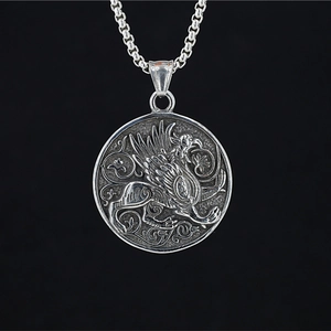 Collier Pendentif Griffon en Relief Vintage Acier Titane Finition Oxydée Rétro Hip Hop Bijoux Gothiques pour Unisexe