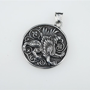 Collier avec médaillon griffon vintage au fini argenté et reliefs de style gothique punk