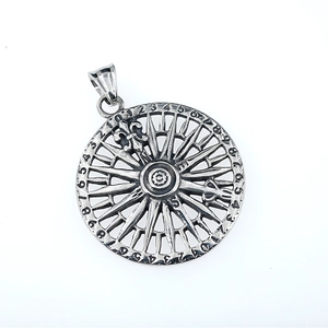 Pendentif boussole rétro en acier inoxydable avec chiffres gravés et finition vintage
