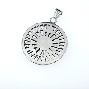 Pendentif boussole homme en acier inoxydable avec design de roue géométrique évidée