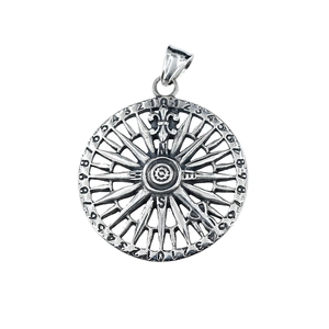 Pendentif boussole vintage en acier avec chiffres gravés et symbole fleur de lys