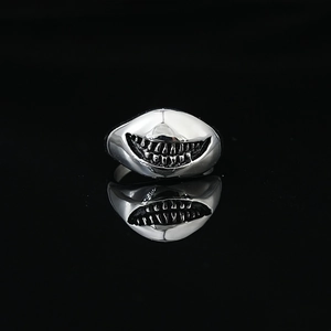 Bague ouverte punk rétro en acier titane avec dents de requin souriantes et fini argenté