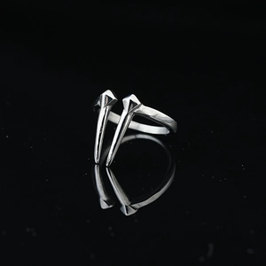 Anillo Abierto Punk de Acero de Titanio con Púa de Diente de Bestia para Hombre Mujer Gótico Hip Hop Ajustable Geométrico Plata