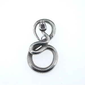 Ciondolo a serpente 3D in stile retro punk con scaglie dettagliate in finitura argento