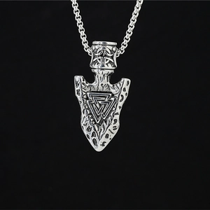 Collana vichinga nordica vintage con ciondolo a punta di freccia Valknut e catena
