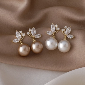 Boucles d'Oreilles Pendantes Papillon et Künstliche Perle pour Femmes Micro Pavé Zircone Cuivre Plaqué Or Bijoux Mariage Fête Luxe
