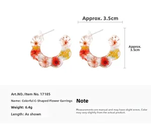 Detail view of colorful C-shaped resin earrings with dried flowers and 3.5cm size chart
