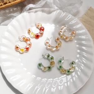 Retro C-shaped resin earrings with real dried flowers in assorted colorful petals
