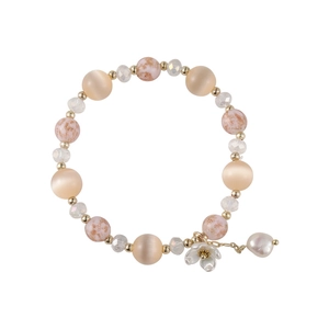 Bracelet élégant en perles de cristal colorées avec un pendentif fleur en nacre blanche