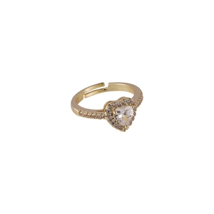Bague cœur dorée ajustable avec zircons champagne micro-pavés sur fond blanc
