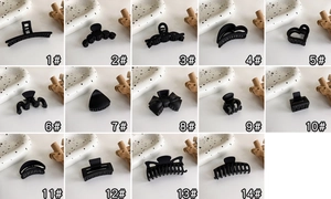 Collage de 14 pinces à cheveux noir mat de formes variées pour différents styles de coiffure