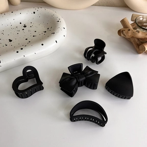 Ensemble de 5 pinces à cheveux noir mat en forme de cœur, nœud et formes géométriques