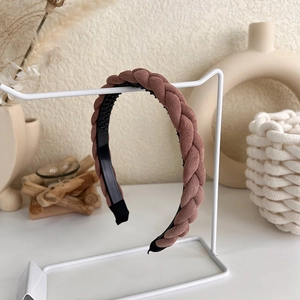 Close-up of braided velvet headband in dusty pink featuring anti-slip inner teeth