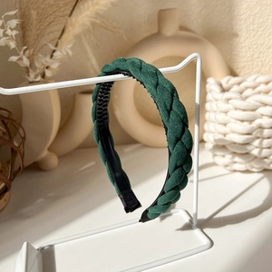 Detail of dark green braided headband with non-slip teeth and thick sponge texture