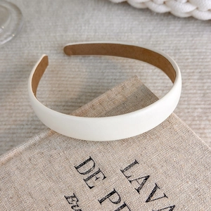 Close-up of cream leather headband showing the fine texture and brown non-slip lining