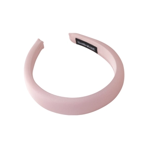 Serre-tête large en satin rose avec rembourrage épais et étiquette faite main