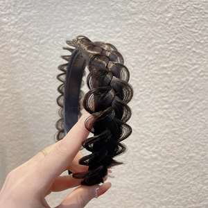 Braided fishtail hairband in dark brown with a natural non-slip hair styling effect