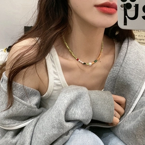Double-layered colorful beaded necklace with freshwater pearl and thin gold metal chain