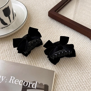 French Vintage Black Velvet Bow Hair Claw Clip Elegant Handmade Small Bowknot Hair Accessory For Women Girls Daily Use