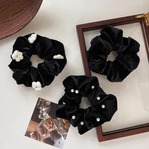 Γαλλικά Ρετρό Μαύρα Βελούδινα Scrunchies Για Γυναίκες Με Τεχνητά Μαργαριτάρια Πλεκτά Λουλούδια Κομψά Μεγάλα Ελαστικά Λαστιχάκια Μαλλιών Αξεσουάρ