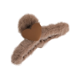 Plüsch-Haarklammer mit Herz in Beige aus Kunstfell für das herbstliche Haarstyling von Damen