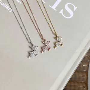 Collier Pendentif Cerf en Cuivre avec Strass Chaîne de Clavicule de Renne Élégante Cadeau de Noël pour Femme Bijoux