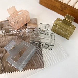 Pinces à cheveux carrées minimalistes couleur gelée en rose, vert et gris translucide