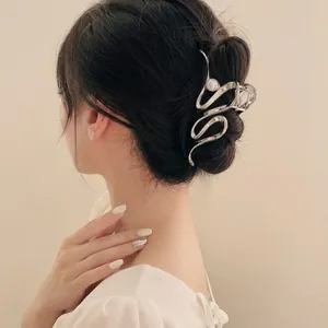 Élégante Pince à Cheveux en Alliage Lignes Ondulées Avec Künstliche Perle d'Imitation Grande Pince Requin en Métal Pour Femmes Coiffure