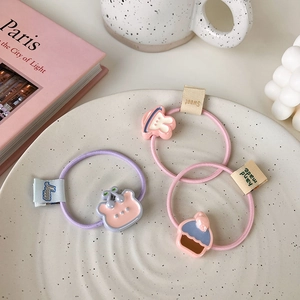 Chouchous élastiques avec breloques lapin et cupcake et étiquettes tissées rose doux