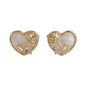 Elegantes pendientes de corazón con rosa en nácar y detalles florales dorados