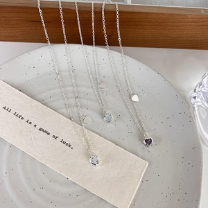 Collana a cuore minimalista in argento con pendenti in zircone colorato per donna