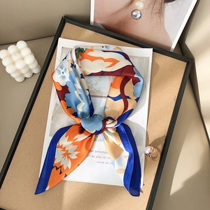 Élégant Carré de Satin Synthétique pour Femme avec Imprimé Floral Foulard Satiné pour le Cou et les Cheveux Bureau